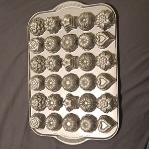 NORDICWARE BUNDT TEACAKE & CANDIES PAN- SILVER